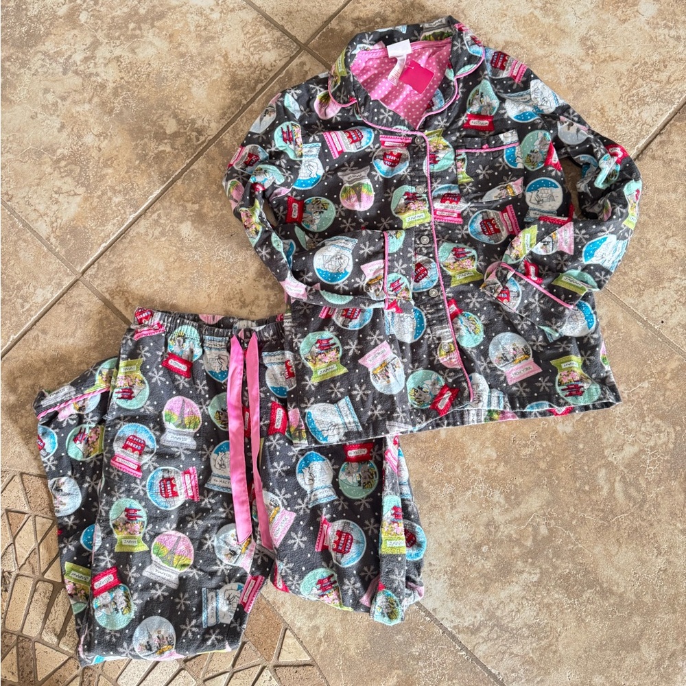 Wondershop at Target Travel Snowglobe Flannel Christmas Pajama Set